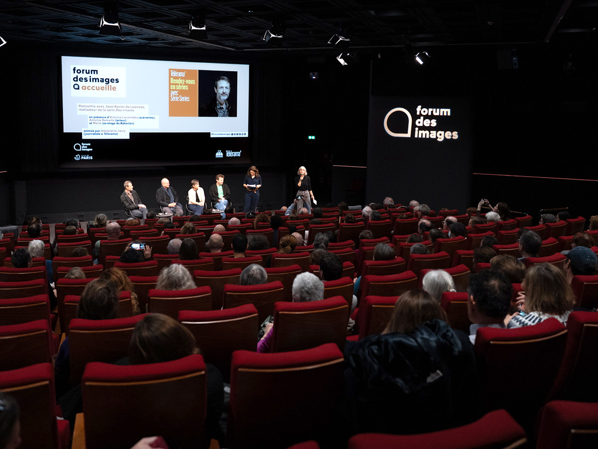 forumdesimages's tweet photo. Photos ! Superbe soirée 'Rendez-vous en séries' par Télérama x Série Series, hier soir au Forum des images. Rencontre avec Jean-Xavier de Lestrade pour la série 'Des vivants'.
Avec aussi: Antoine Reinartz, Antoine Lacomblez, et Marie, rescapée du Bataclan.
@SerieSeries @Telerama https://t.co/mNt79kmCKJ
