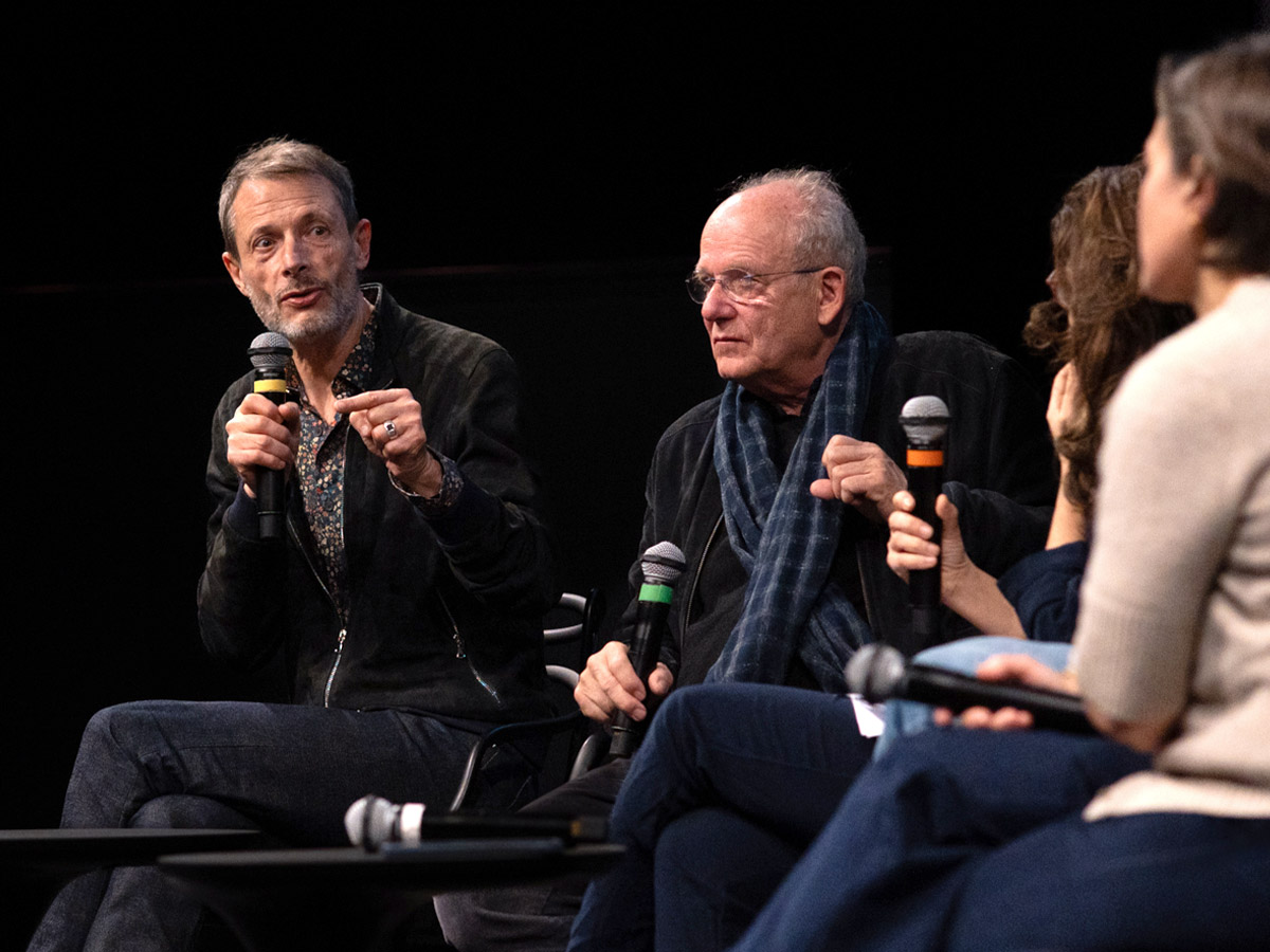 forumdesimages's tweet photo. Photos ! Superbe soirée 'Rendez-vous en séries' par Télérama x Série Series, hier soir au Forum des images. Rencontre avec Jean-Xavier de Lestrade pour la série 'Des vivants'.
Avec aussi: Antoine Reinartz, Antoine Lacomblez, et Marie, rescapée du Bataclan.
@SerieSeries @Telerama https://t.co/mNt79kmCKJ