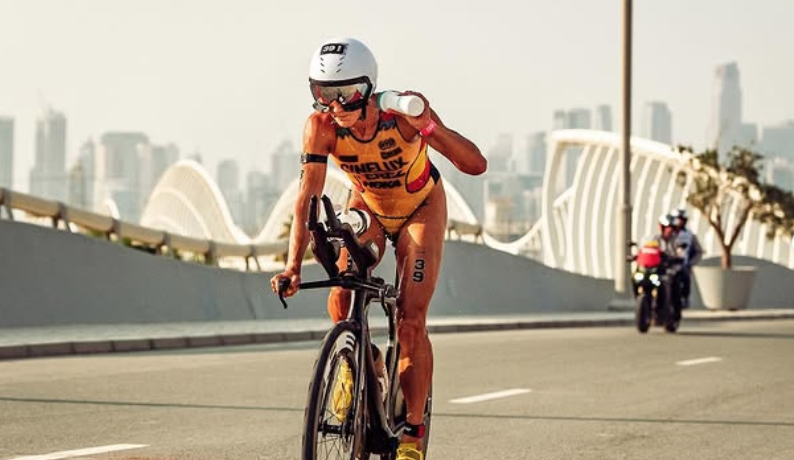 Los últimos del año <a href="/saritaperez88/">Sara Pérez Sala</a> <a href="/GuillemMontiel/">Guillem Montiel Moreno</a> 
Sara Pérez y Guillem Montiel cierran temporada en T100 Qatar triatlonchannel.com/2025/12/10/sar…