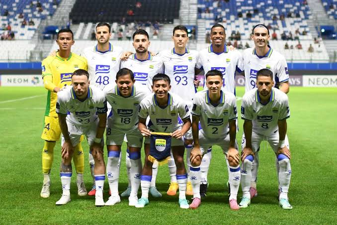 IndosFC's tweet image. 🚨 QUALIFIED TO KNOCKOUT R016 🚨

🇮🇩PERSIB dipastikan lolos ke Fase Gugur 16 Besar atau 8 Besar Wilayah Timur AFC Champions League Two 2025/26 (2nd tier)!

Maung Bandung memastikan tiket lolos ke Fase Gugur usai menang di laga terakhir Fase Grup G kontra 🇹🇭Bangkok United dengan…