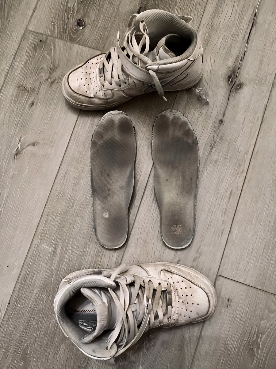 Gay Sneakers (@sneakersgay) on Twitter photo 