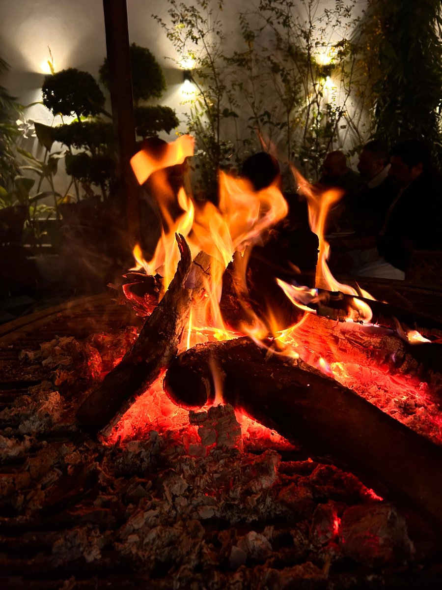 Soft lights, calm vibes, and a cozy night that wraps itself around the soul.

Good Night ✨