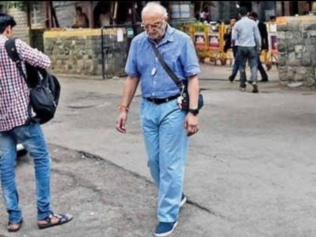 BanCheneProduct's tweet image. Meet Gautam Singhania – One of India’s Biggest Business Tycoons

He is the Chairman and Managing Director of the Raymond Group.
Pictured alongside him is his wife, Nawaz Modi.

The couple has been in the headlines — not for business, but because of their ongoing divorce.

While…