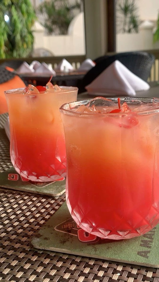 choquei's tweet image. 🚨VEJA: Homem de 54 anos, saudável e corredor dedicado, começou a apresentar fraqueza no lado esquerdo, dormencia e dificuldade para andar, engolir e falar.

Após semanas de exames sem respostas, ele contou que consumia oito bebidas energeticas por dia para se manter alerta no…