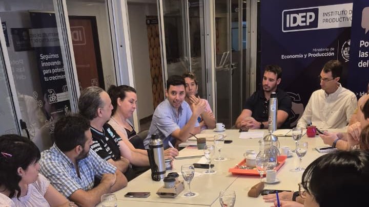 Balance del año y nuevos desafíos para seguir potenciando la Economía del Conocimiento📊✍️

Nos reunimos con instituciones que forman la Mesa de Economía del Conocimiento para realizar un balance de las tareas desarrolladas en 2025 y proyectar juntos la agenda de 2026.