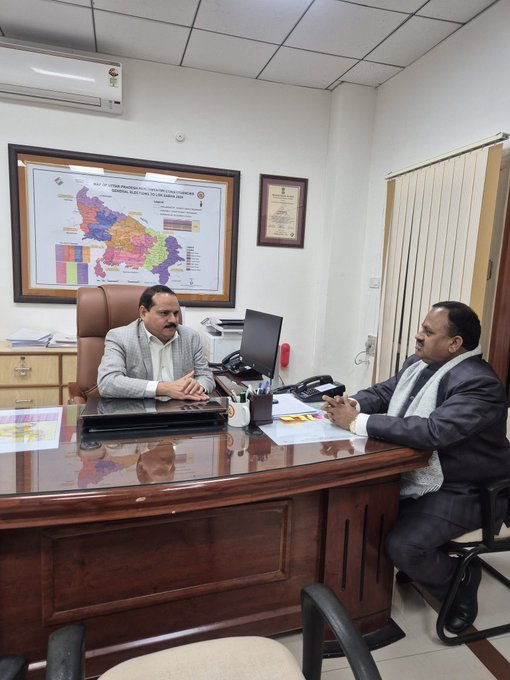 लखनऊ: मुख्य निर्वाचन अधिकारी से मिले RLD महासचिव

➡SIR की समय सीमा को बढ़ाने की मांग की
➡मुख्यमंत्री निर्वाचन अधिकारी से मिले अनिल दुबे 
➡SIR में आ रही दिक्कतों को दूर करने की मांग की 

#Lucknow #RLD #SIR <a href="/AnilDubeyRLD/">Anil Dubey</a>