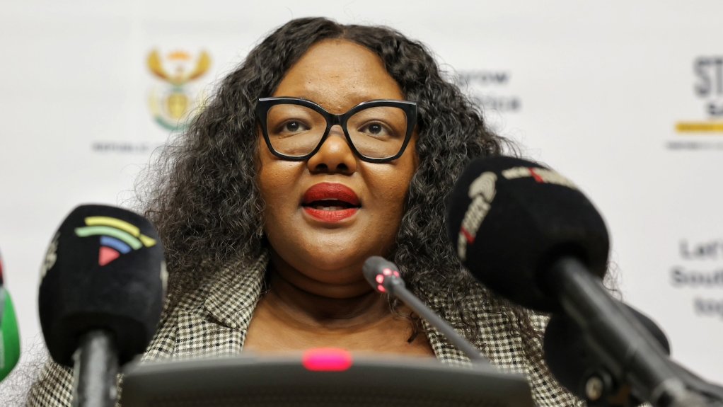 KayaNews's tweet photo. BREAKING NEWS : The Basic Education Department has uncovered an exam breach during the marking of this year’s matric papers.

Minister Siviwe Gwarube will give an emergency briefing tomorrow in Cape Town on the interventions now underway.

The department says the breach was picked up through its internal monitoring systems.

#KayaNews KS.