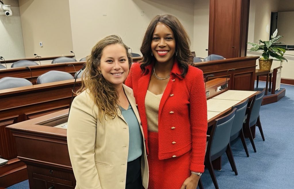 Sia Baker Barnes tweet media