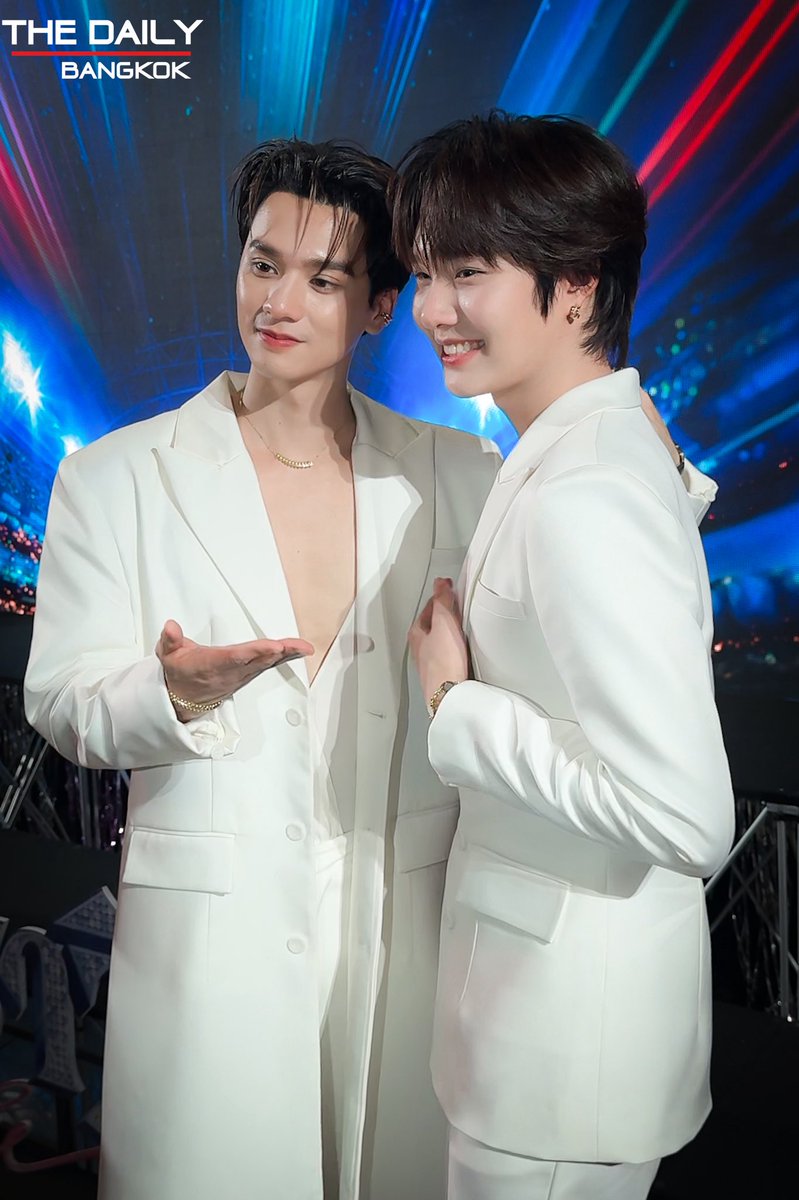 หวานเลยล่ะ ๆ Alex Kim กับ กัลยาณโบรคนโปรด " เก่ง - น้ำปิง " ในงานกาล่าอภิมหากาพย์ภาพยนตร์บันเทิง " ดีว่า..ราวี Diva LaVie "

ALEXKIM KENG AT DIVA GALA
#ดีว่าราวีวันนี้ในโรงภาพยนตร์ 
#KengHarit #nampingster #kengnamping 
#ดีว่าราวี #DivaLaVie