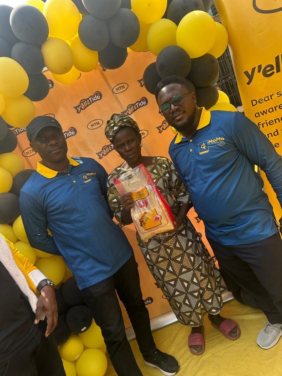 TheEmmalez's tweet photo. MTN brought the festive spirit straight to Agbeni Market, Ibadan today, and I was there to feel it firsthand! 💛
From rewards to pure vibes, Y’elloTide is already making December sweet. 😌🔥
#YelloTide #SeasonOfSurprises https://t.co/3h3p5ouUc4