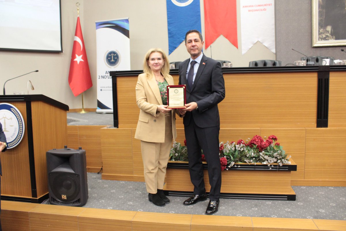 Ankara 2 No’lu Barosu tarafından düzenlenen Spor Hukuku Eğitimi; TBMM Anayasa ve Adalet Komisyonu Üyesi Milletvekili Sn. Av. Yücel BULUT, TBMM Spor Komisyonu Üyesi Milletvekili Sn. Saffet SANCAKLI ve Sn. Prof. Dr. Tekin ÇOLAKOĞLU’nun sunumlarıyla gerçekleştirilmiştir.

Değerli