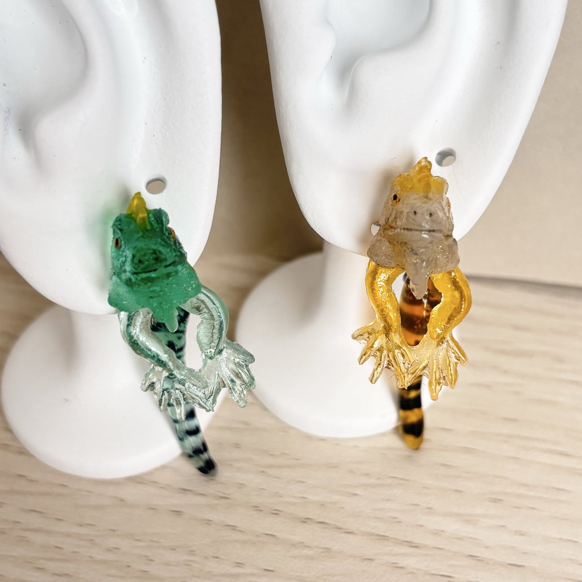 【#クリエーターズマーケット #お品書き】
No.60  #イグアナ  #ピアス

＊お取り置き・カラー等指定作成ご希望は公式LINEから(詳しくはピン留め📌投稿ご覧ください)

＊日時＊
12月13(土)14(日) 11:00〜18:00

＊REmiBEBEブース＊
ポートメッセなごや　2号館　M-919

#creatorsmarket
#クリマ