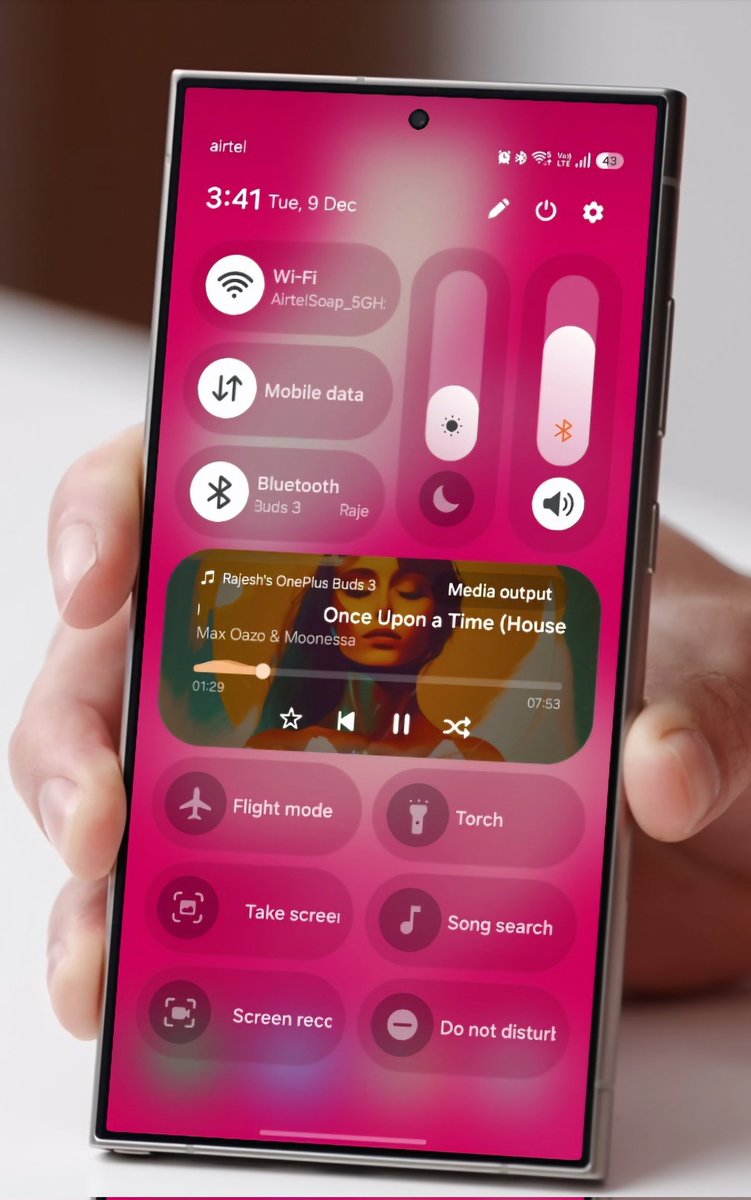 Finally i have my two best Looking Control centres for 2025 👇🏻😍😍😍

1 iOS control centre - Glassy and adopts the colours of background .

2 OneUi8.5 - Looks Aesthetic with right colours in backgroundd

Let me know if you guys agree with this or you guys have something better to