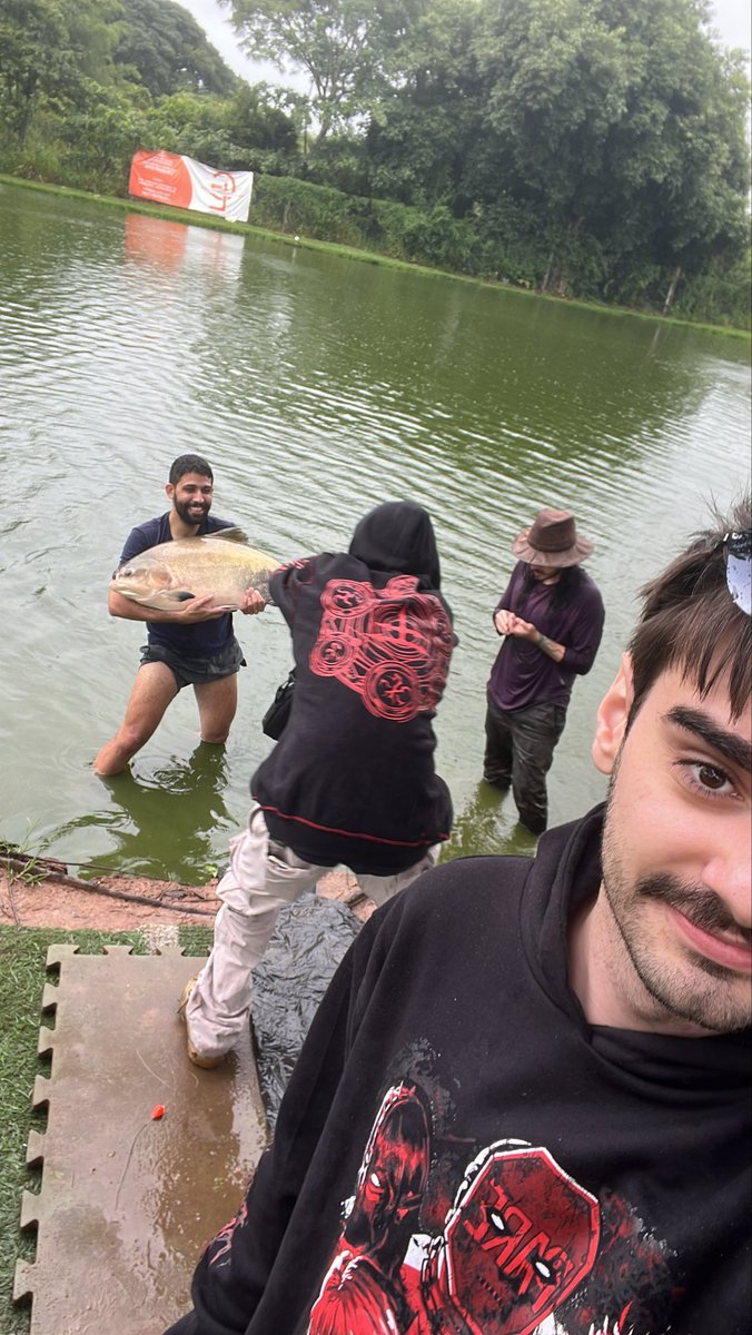 ontem foi dia de pesquinha com os amigoes, obrigado por convidar a gente <a href="/murilochoqueta/">murilo 🎣</a> e @Foquis_Design 

(fiquem com o pexaço que o cleyson pegou)