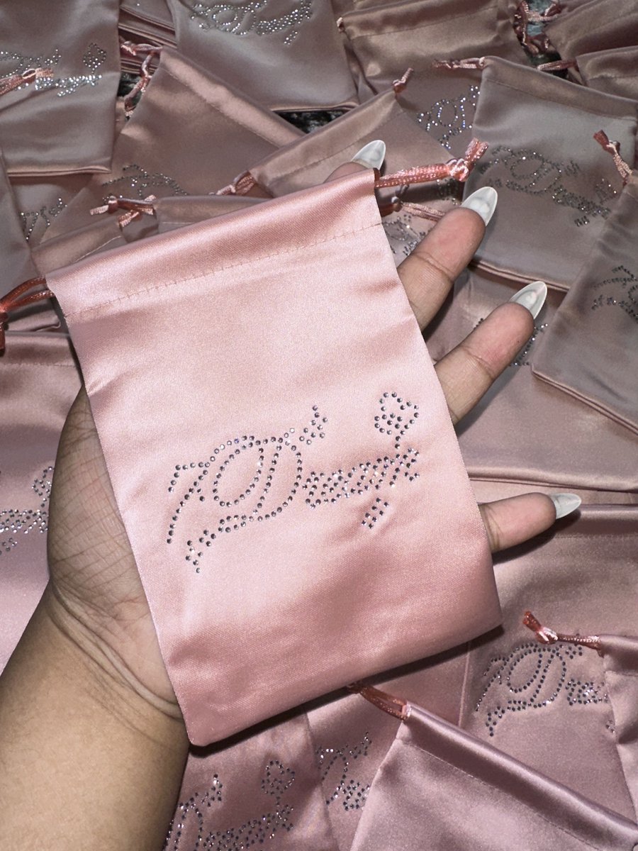 NANATlON's tweet photo. Pouch reveal (๑ > ᴗ < ๑) 

Spent alot of time DIY-ing this so i hope these will go to people that will truly appreciate it 🥹🫶🏻 the 7dream word is a little hard to make out at first the cursive font 

#TDS4inKL https://t.co/Tgrtw3WAyC