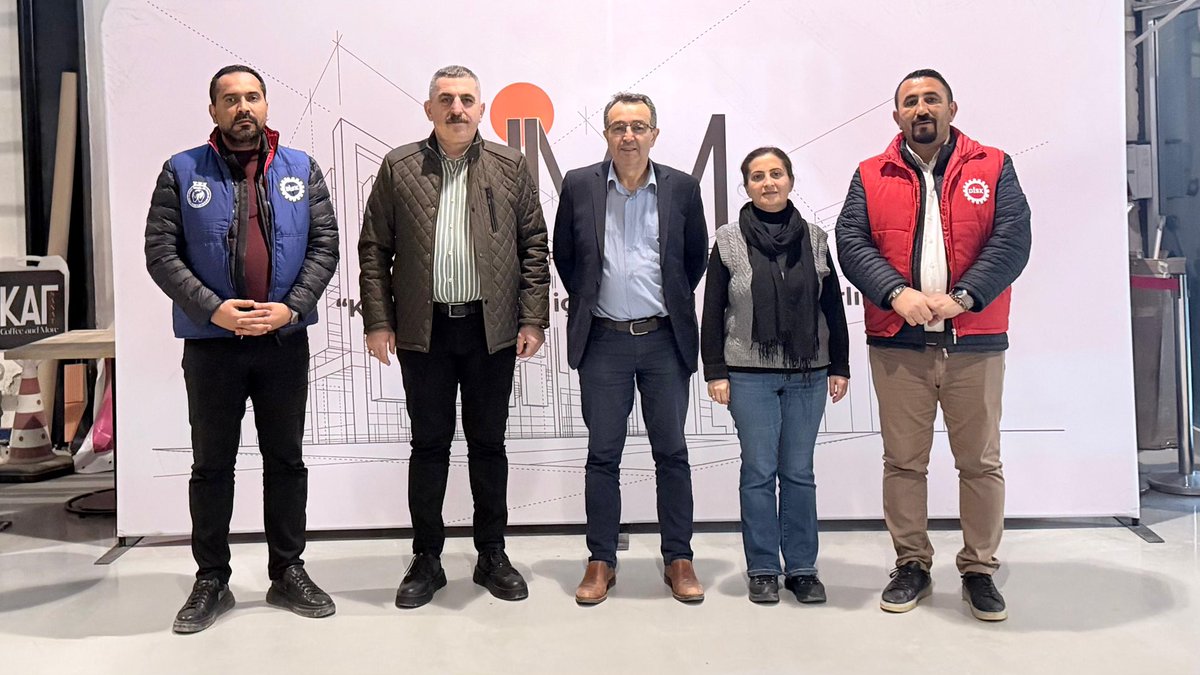 İzmir Emek ve Demokrasi Güçleri bileşenlerinden İzmir barosu ve Tmmob 
Genel-İş İzmir 1, 2, 3 ve 9 No’lu Şube başkanları olarak mücadelemize destek olmaları talebiyle ziyaret ettik.
Gösterdikleri misafirperverlik için teşekkür ediyoruz.