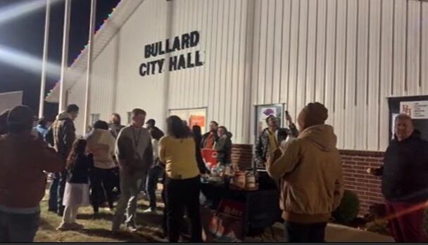 kwtx's tweet photo. 'SHAME! SHAME!': Citizens yelled from inside the #Bullard, #Texas City Council meeting as members voted unanimously to join ICE 287(g) task force model program. INFO: https://t.co/twk7Le8jnE https://t.co/VIAPGs220W