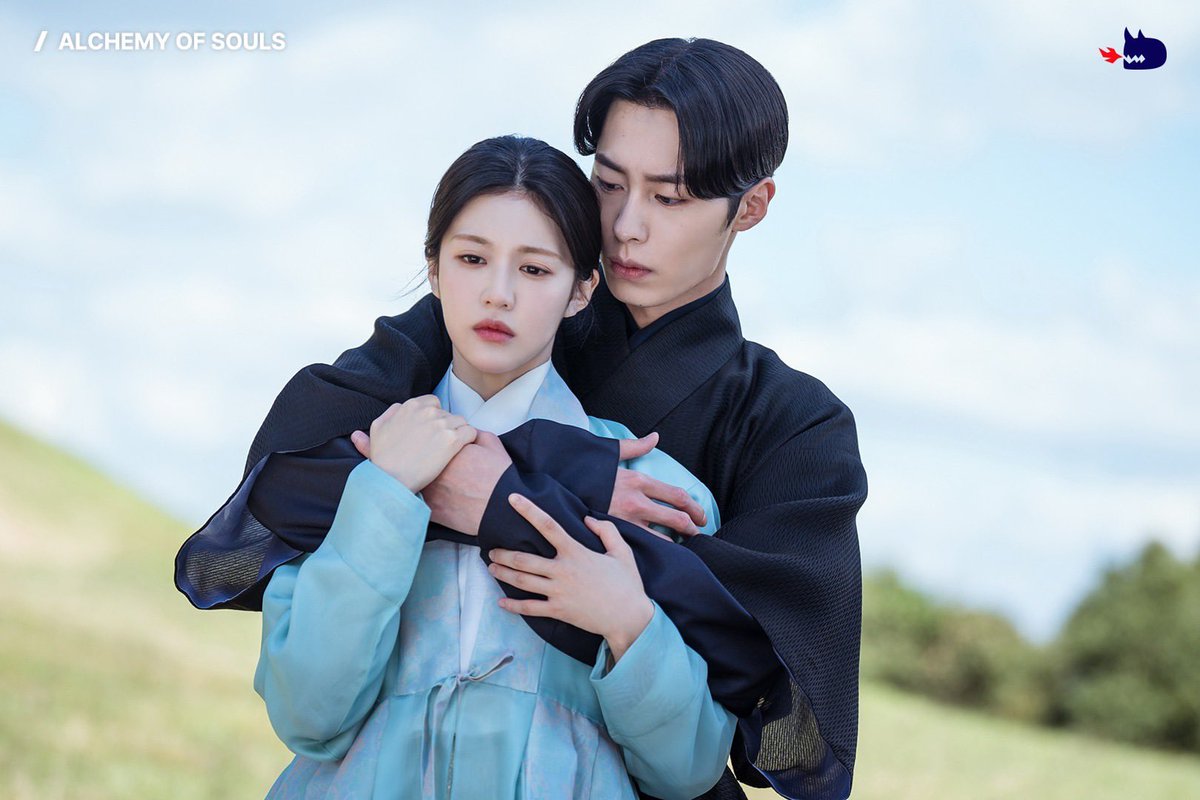 leejaewookrec's tweet image. 20251210 studiodragon.official

Even after 3 years, I go insane when it turns off.
I just pine for you—that’s why I came back to watch #AlchemyofSoulsLightandShadow💖

#이재욱 #LeeJaeWook