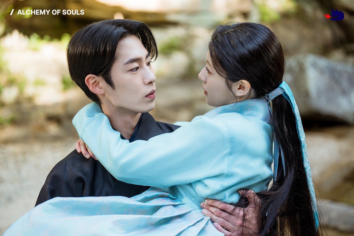 leejaewookrec's tweet image. 20251210 studiodragon.official

Even after 3 years, I go insane when it turns off.
I just pine for you—that’s why I came back to watch #AlchemyofSoulsLightandShadow💖

#이재욱 #LeeJaeWook