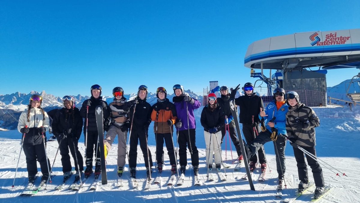 KAHealthWB's tweet image. Look at that blue sky! @Kilwinning_Acad @Skisupremeuk