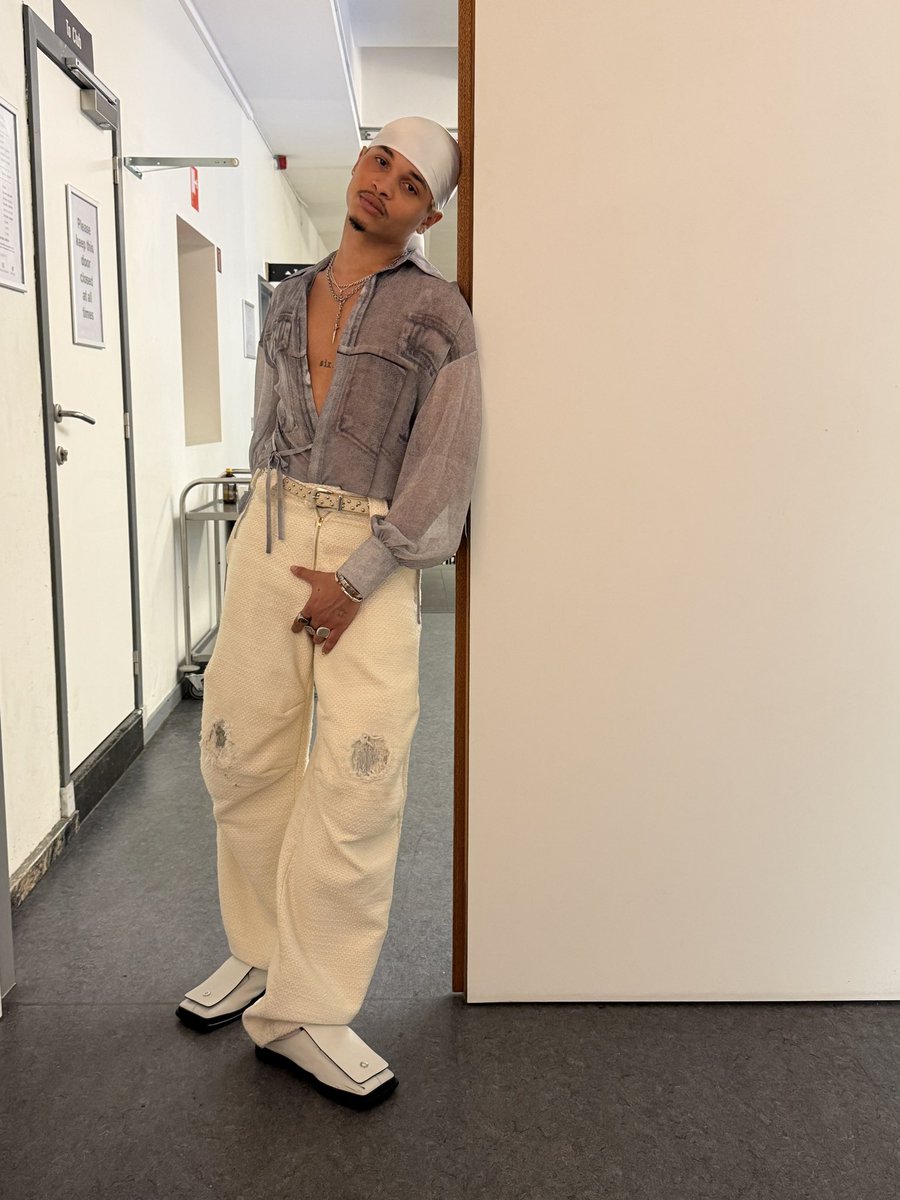 DES. (@destinconrad) on Twitter photo 