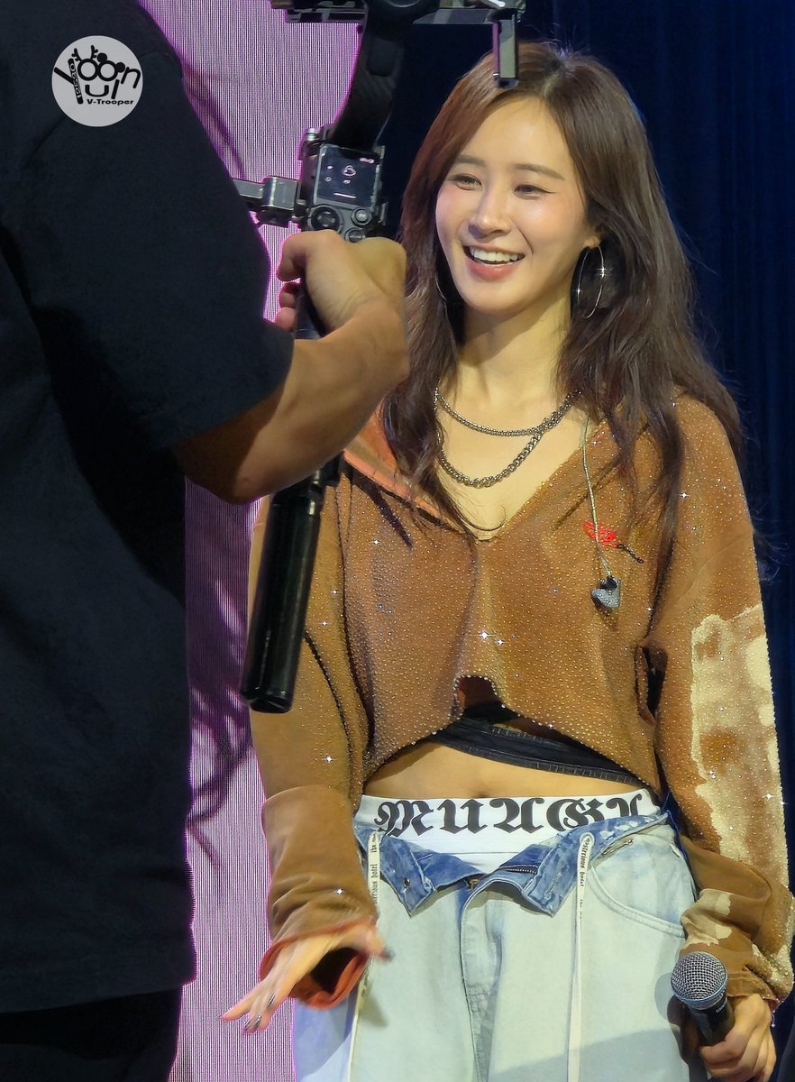 ChansaTrooper's tweet photo. Yuri reposted my pictures on Insta story 😭🫠
#YURIVERSE #YURIVERSEinHCMC #2025YURI3rdFANMEETINGTOUR https://t.co/chKDJdLGkn