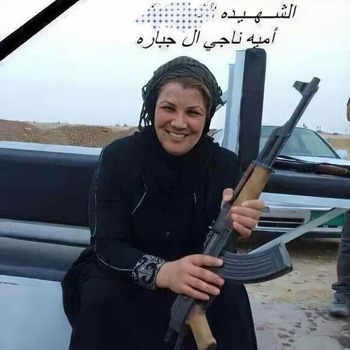 في #يوم_النصر نستذكر الشهيد امية جبارة 

أمية ناجي جبارة كانت من أبناء عشيرة عشيرة الجبور في ناحية "العلم" بمحافظة صلاح الدين، فضلاً عن أن والدها (والعديد من أفراد عائلتها) سبق أن قتـ ـلهم تنظيم إرهـ١بي. 

درست القانون وتخرجت من كلية الحقوق، وكانت ناشطة اجتماعيًا — مهتمة بالدفاع