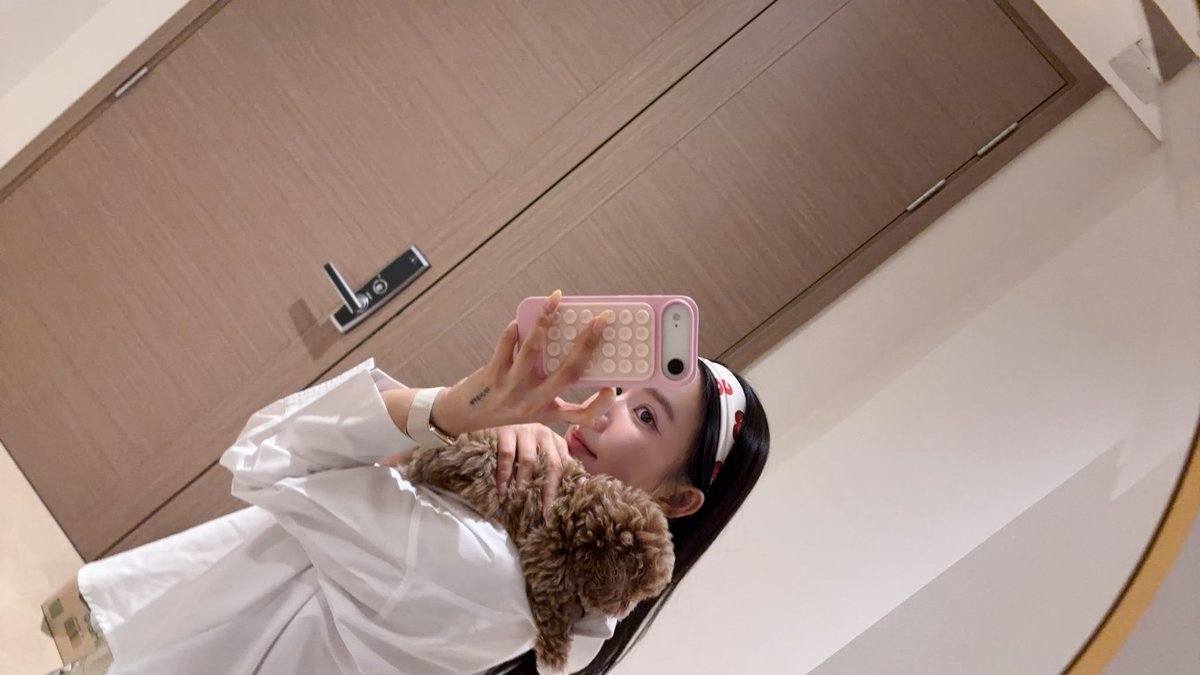 วันนี้ไลฟ์สนุ๊กกม้ากกก ขอบคุณชาวเจแลนด์ที่พวกเจ้าไม่เคยทอดทิ้งข้าไปไหน ข้ารักเองนะจ๊ะะ… 💗💗💗💗

ปล.เพิ่งเคยเจอพี่ฝ้ายตัวจริง
พี่ฝ้ายเป็นคนยิ้มสวยและมีเสน่ห์มากๆค่ะ
ไว้มีโอกาสร่วมงานกันนะคะพี่ 🙏🏻 ☺️🥹💓

ปล2.หลังจากเมื่อวานไปแอดมิดมา
หายไป1วัน วันนี้อาการดีขึ้นเยอะเลยค่ะ