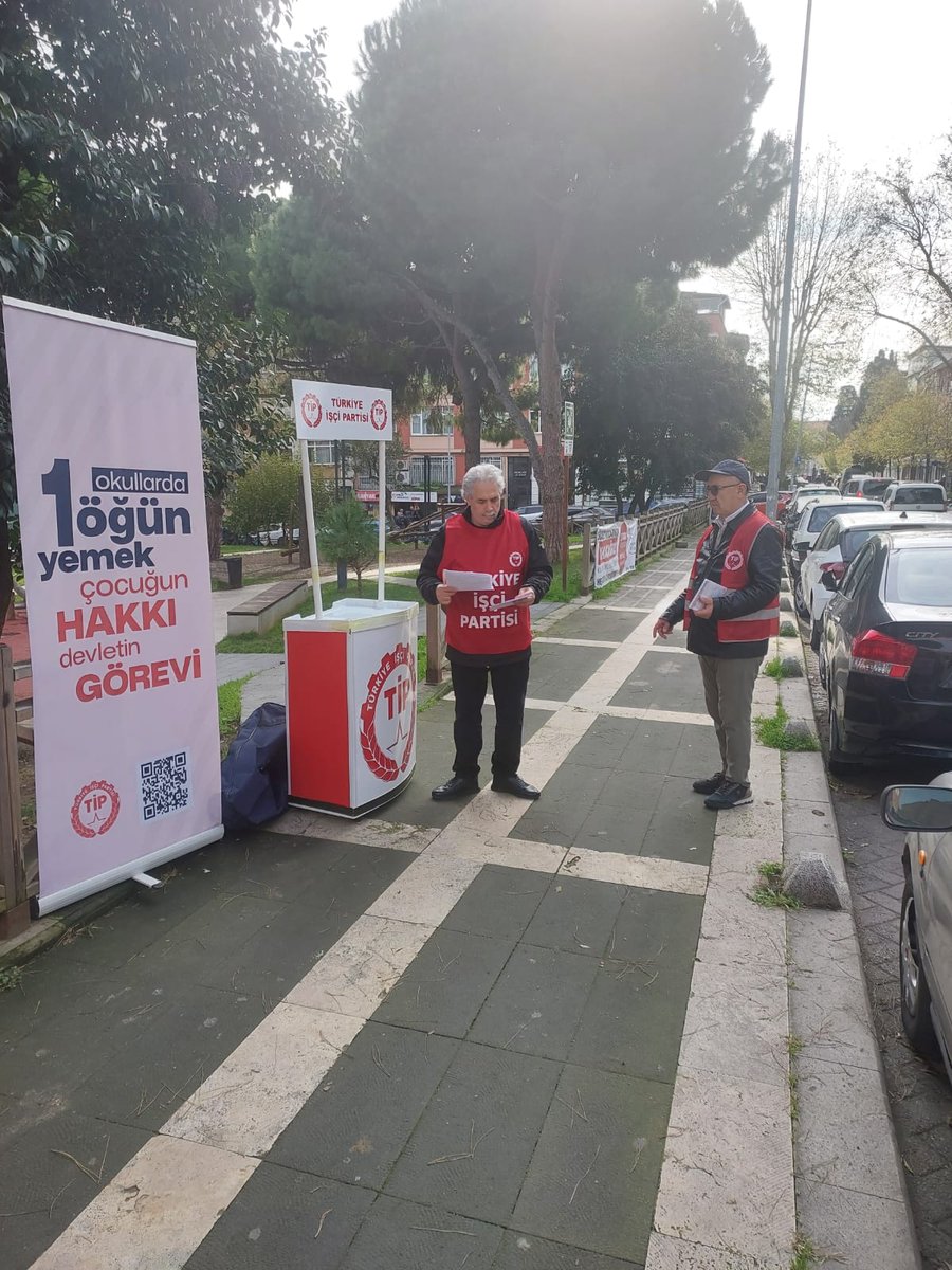 tipuskudar's tweet photo. Bugün Selimiye'de ve Çiçekçi pazarında, çocuklara okullarda 1 öğün ücretsiz yemek kampanyamız için imza topladık.
Çocuğun hakkı,devletin görevi! https://t.co/WaztSoatHp