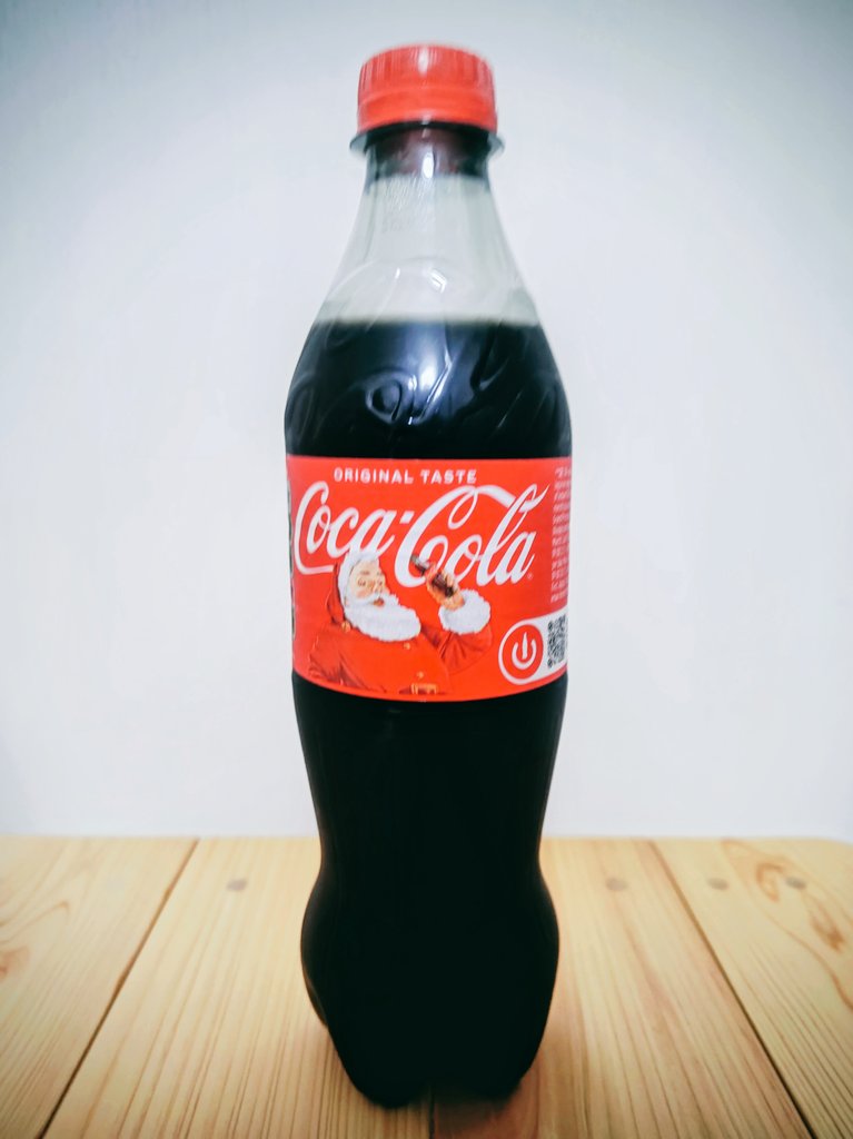 Yoshi_archi's tweet photo. 知人に頂いたイギリスお土産のコカコーラ💂日本のと違って炭酸強めで
スパイスがとても感じられて飲みやすかった🥰
国よって味って変わることを実感😲

#コカ・コーラ 
#CocaCola https://t.co/ebnWzLAOMc