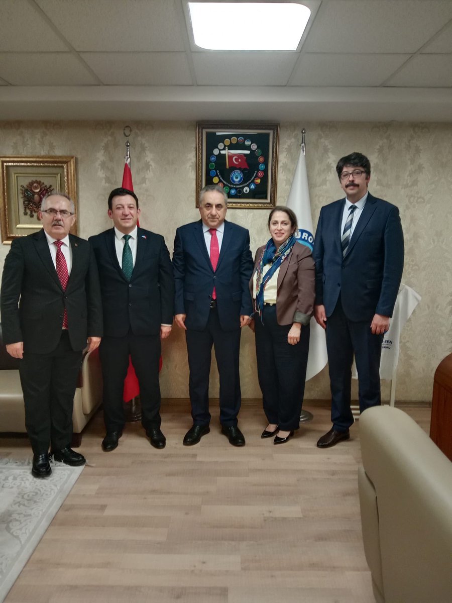 📌 Ortak Sınav Mağdurları Platformu tarafından  “2003-2006 yılları arasında Devlet Gelir, Gelir Uzmanı ve Vergi Denetmen Yardımcılığı kadrolarına ortak sınavla atanan Gelir Uzmanlarının mağduriyetin giderilmesi ile ilgili” Genel Merkezimize bir ziyaret gerçekleştirdiler.

📌