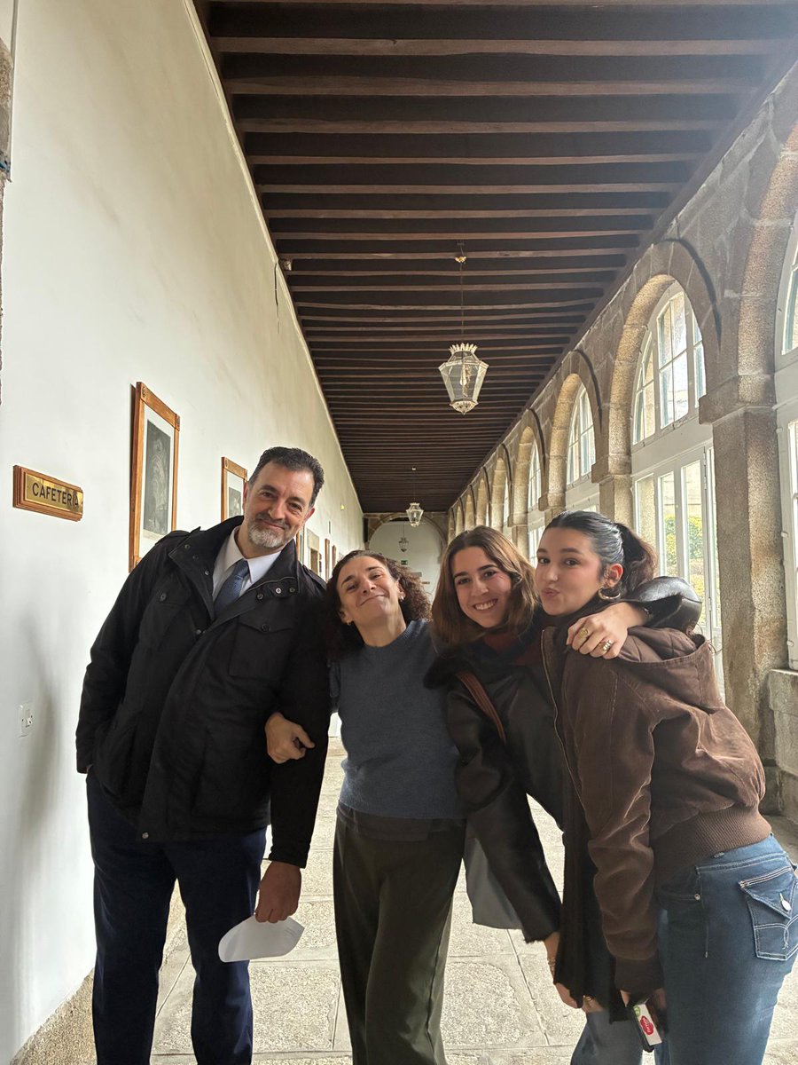 En el <a href="/RCU_MC/">Real Centro Universitario Escorial María Cristina</a>  huele a navidad y sobre todo a exámenes. El hecho de que alumnos actuales vengan con sus dulces al departamento de Orientación, alumnos ya  graduados a la cafetería y profesores a compartir unas viandas entre clase y clase hace que esta época sea  especial.