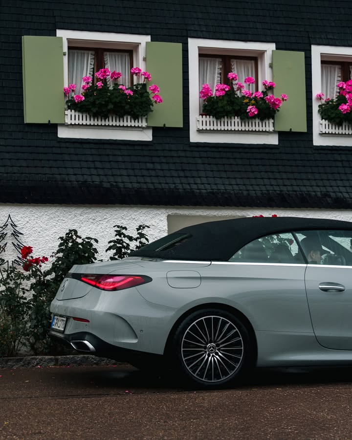 MercedesBenz's tweet photo. The #CLE waited with the clouds, unhurried by the day.

📷 georgecolbeanu (IG) for #MBcreator 

#MercedesBenz https://t.co/5lYuUUpE3F