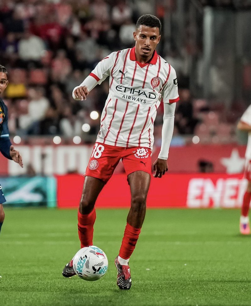 QuirosRuiz's tweet photo. El Girona FC recibe el sí de Marruecos para que Azz Ounahi (25) se incorpore a la concentración de su selección para disputar la Copa África, después del 12/12, fecha del partido contra la Real Sociedad.
El marroquí, clave en el esquema y rendimiento de los de Míchel (9p/3g/1a), se perderá salvo sorpresa, los siguientes 5 partidos de Liga.

ℹ️ @alexlunafut en @mundodeportivo