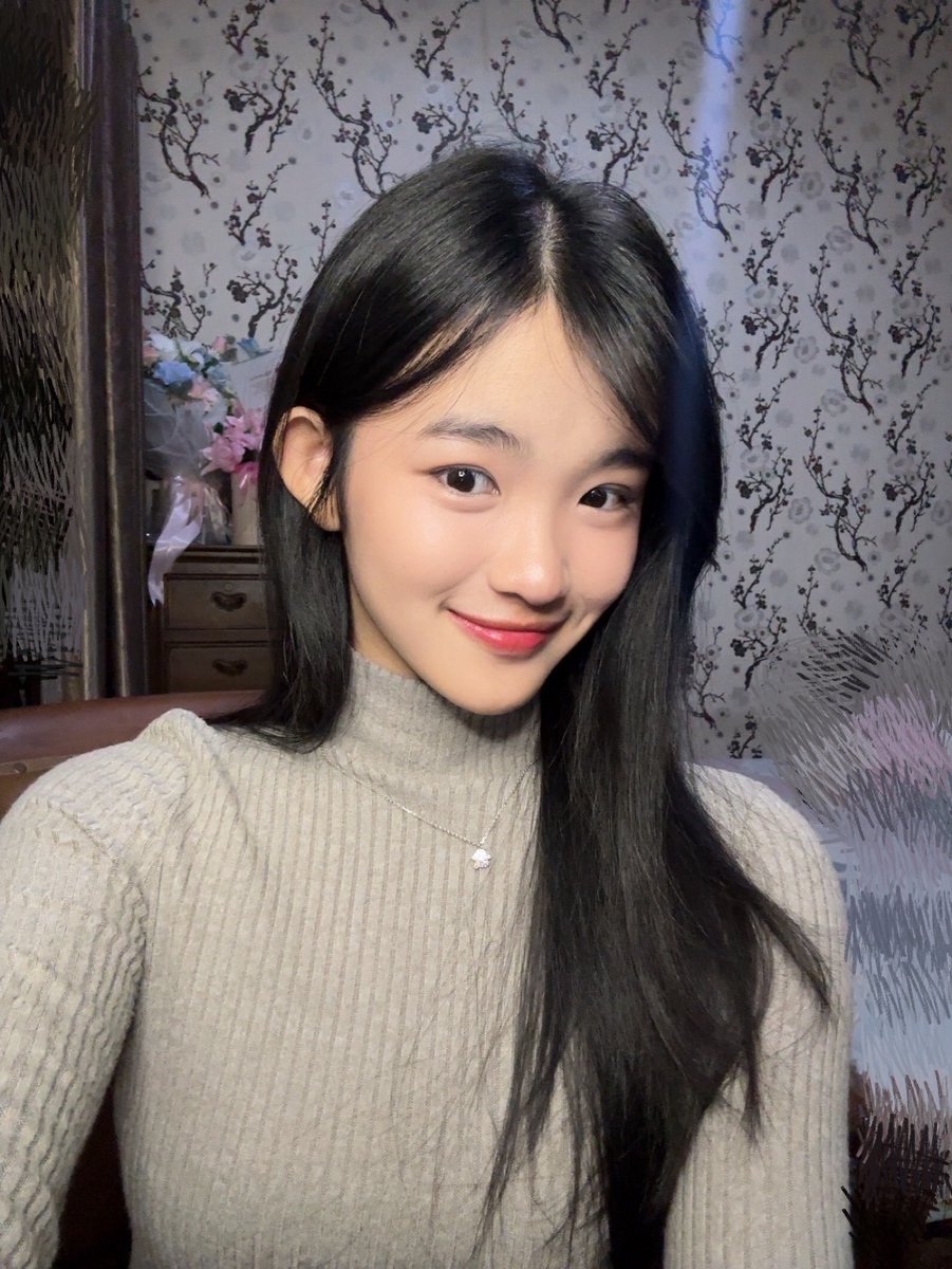 CErine_JKT48's tweet image. TERIMAKASIII VIDEO CALL BULAAAN INI BESTFRIENDSSSS 💞💞 mengakhiri 2025 dengan bahagia yaa, ngobrol dari A sampai Z gk pernah bosannn!!🫰🏻  sampai ketemu lagi di tahun yang baru, semangat yang baru, harapan yang baru, diri yang baru 😆