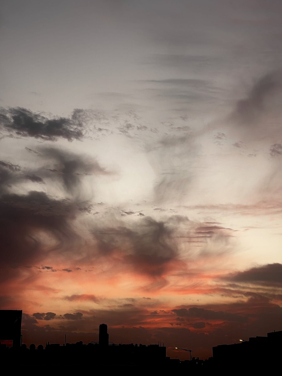 ikhlidz's tweet image. الغروب اليوم