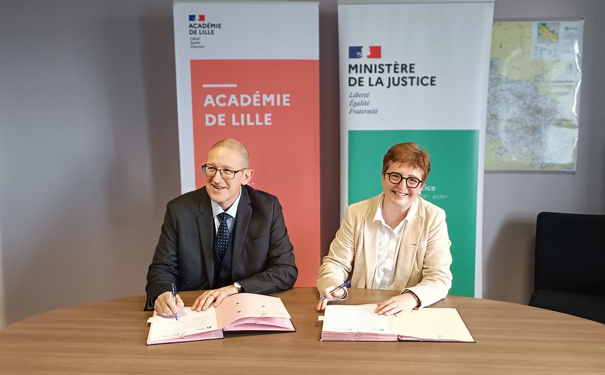 Le CDAD62 et la <a href="/dsden62/">DSDEN du Pas-de-Calais</a> s’associent avec une convention pour promouvoir la culture juridique auprès des élèves.
Objectifs:
👉 Sensibiliser au droit et à la justice
👉 Prévenir violences et harcèlement
👉 Développer l’esprit critique et le parcours citoyen
<a href="/PTJArras/">Présidente du TJ d'Arras</a> 
<a href="/RibaudRoger/">Jean-Roger Ribaud</a>