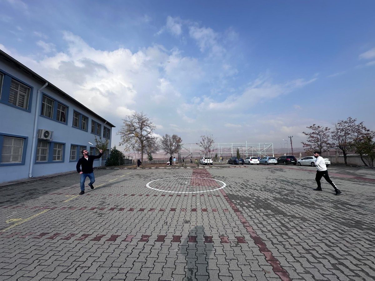 Okulumuzun bahçesinde öğretmenlerimiz keyifli bir badminton etkinliği gerçekleştirdi.<a href="/mem_siirt/">Siirt İl Millî Eğitim Müdürlüğü</a> <a href="/SazIlhan/">İlhansaz</a>