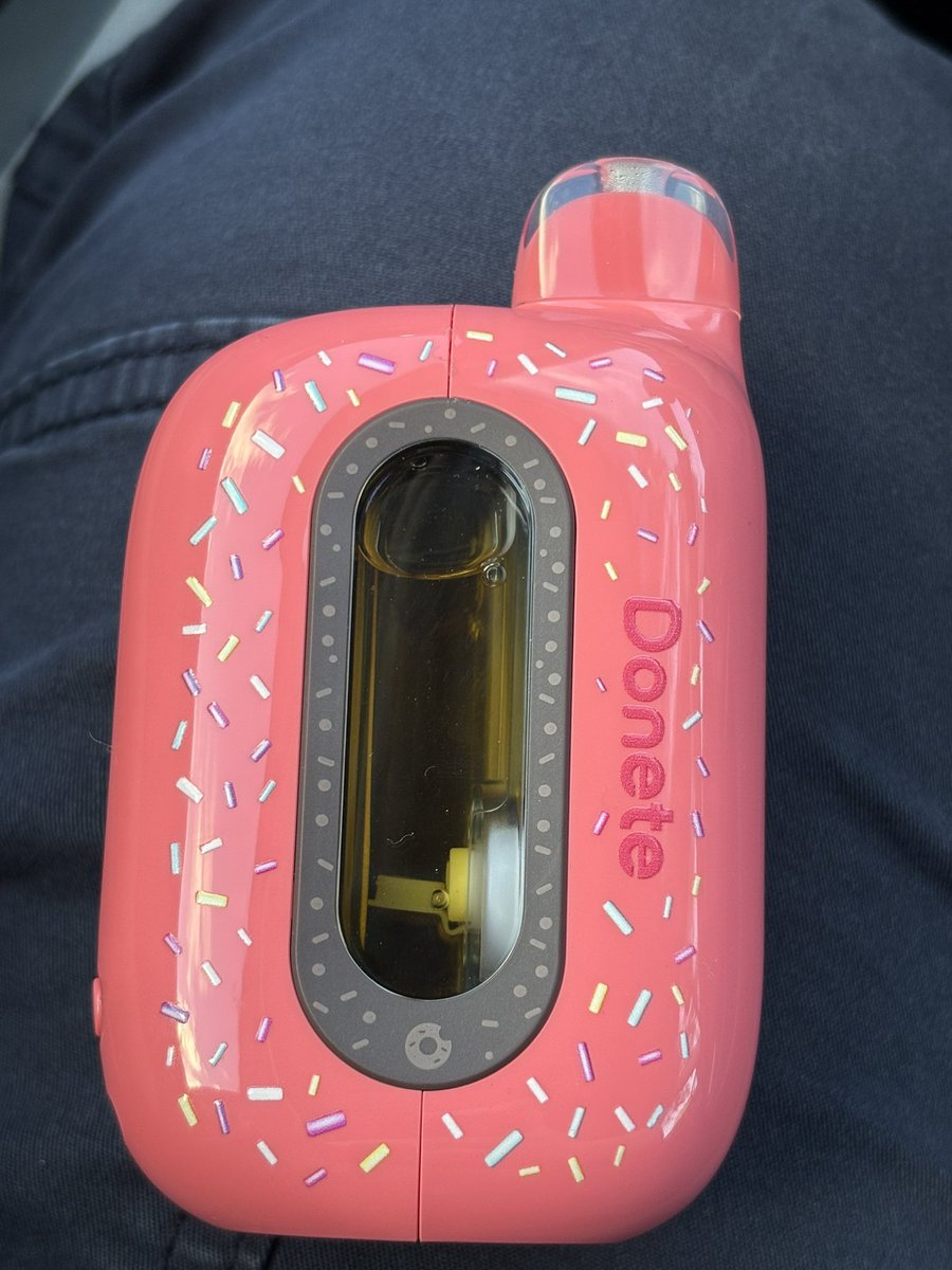 xnvncxbl3's tweet photo. uhhhhh sorry to whoever lost their completely full vape but the bitch is mine now
#invinciparty https://t.co/Gij6bg5pnQ