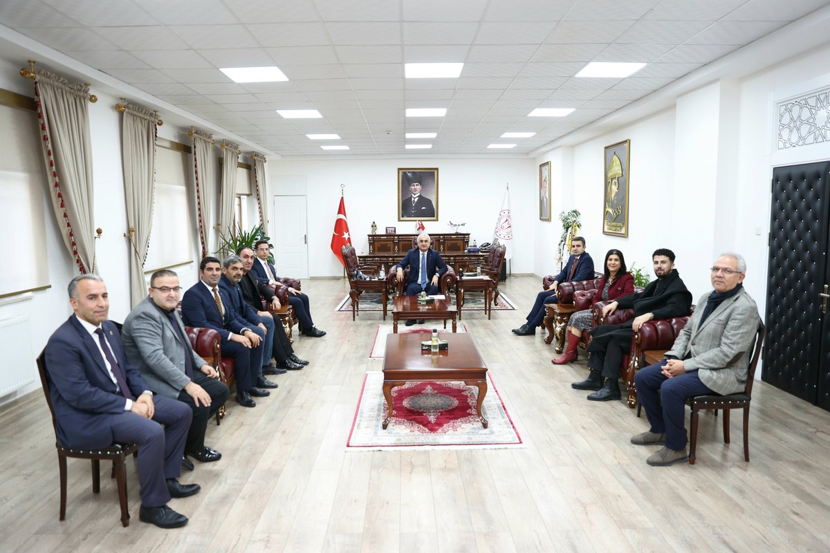 İlimiz İl İnsan Hakları Kurulu Üyeleri, "10 Aralık Dünya İnsan Hakları Günü" kapsamında, Valimiz Sayın <a href="/Valiavnicakir/">Avni Çakır</a>'ı ziyaret etti.#Muş

📍Muş Valiliği