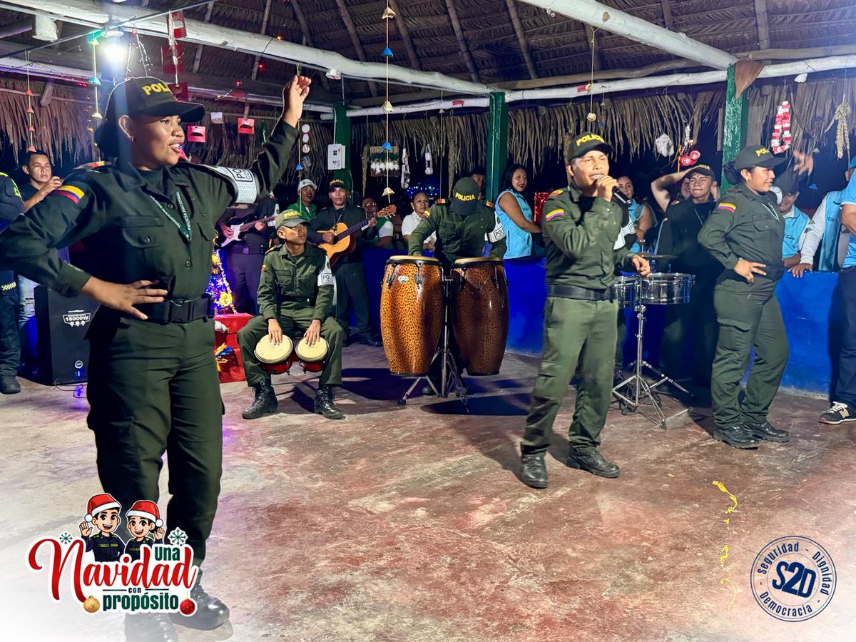 La Policía Nacional llevó ritmo, alegría y seguridad a los barrios ganadores del concurso “La Magia de la Navidad”. Nuestra orquesta fue protagonista en las verbenas populares, acompañando a la Gobernación del Guainía en una celebración llena de unión.🎄🎅 #UnaNavidadConPropósito