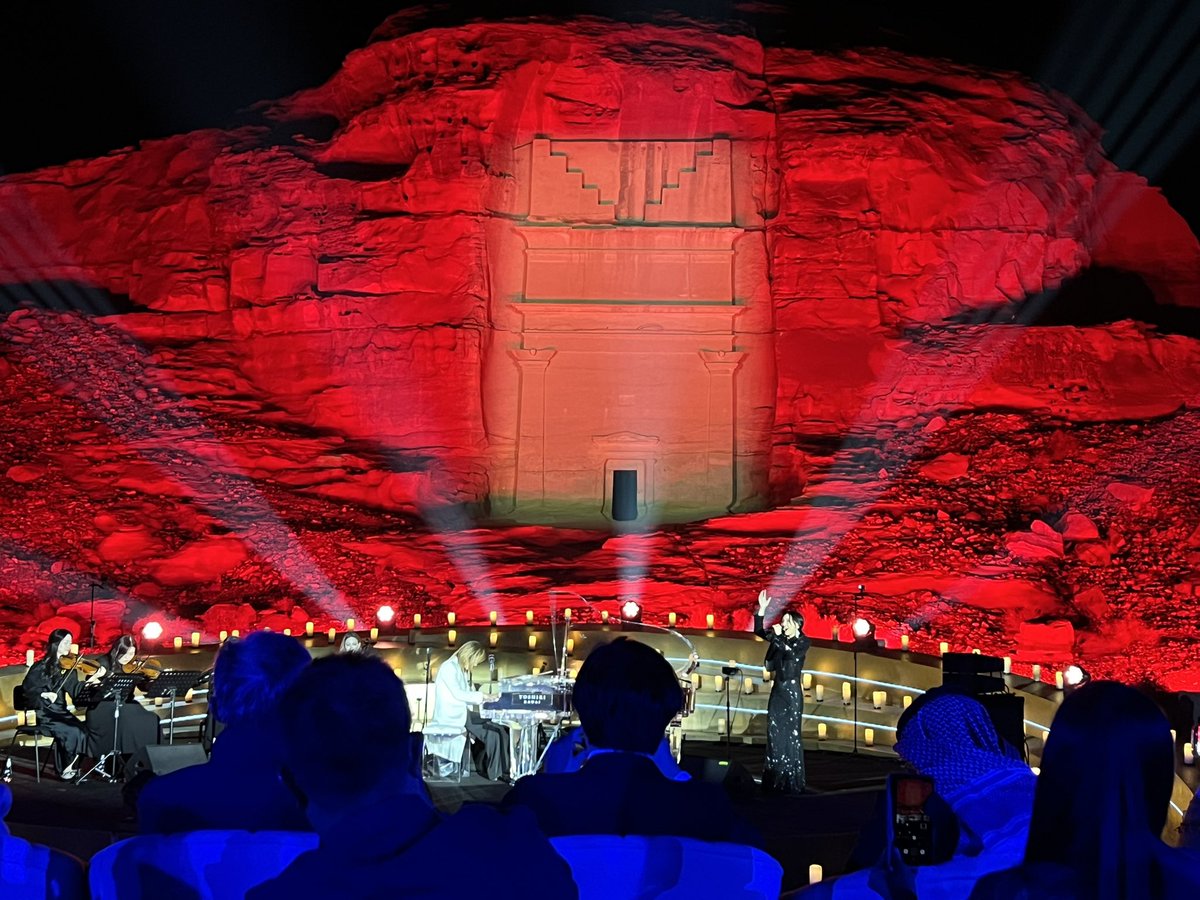 yuki___nee's tweet photo. @YoshikiChannel @YoshikiOfficial お願い当たって🙏
サウジに1人旅は人生最大の挑戦でした。着物着てたの私だよ。前から3列目真ん中にいたよ〜
お誕生日おめでとう叫んだぁ https://t.co/np8NSpfa8v