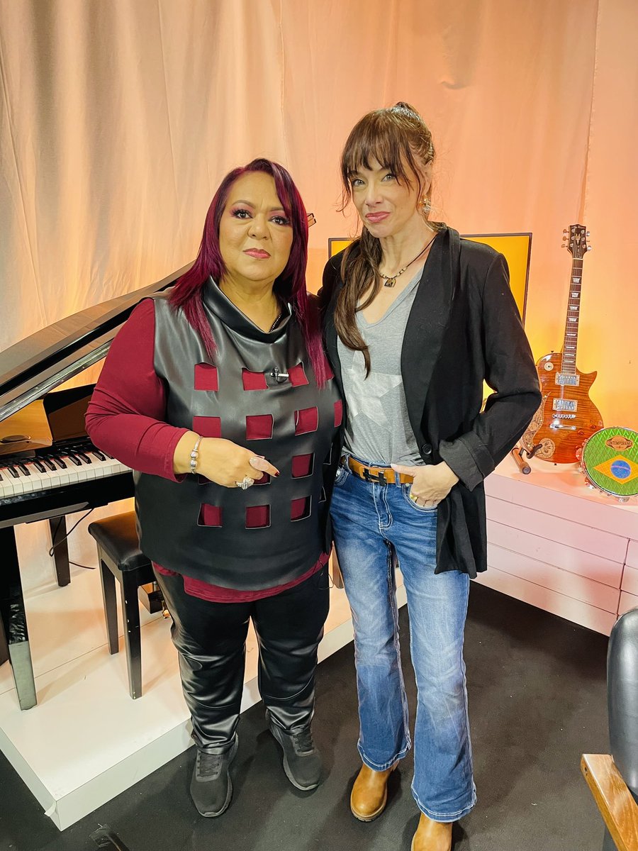 Con <a href="/Edith_Salazar/">EdithSalazarOficial</a> en su programa/podcast “Oigo Voces”.
Se me ha pasado volando la mañana! 
Gracias, Edith ❤️