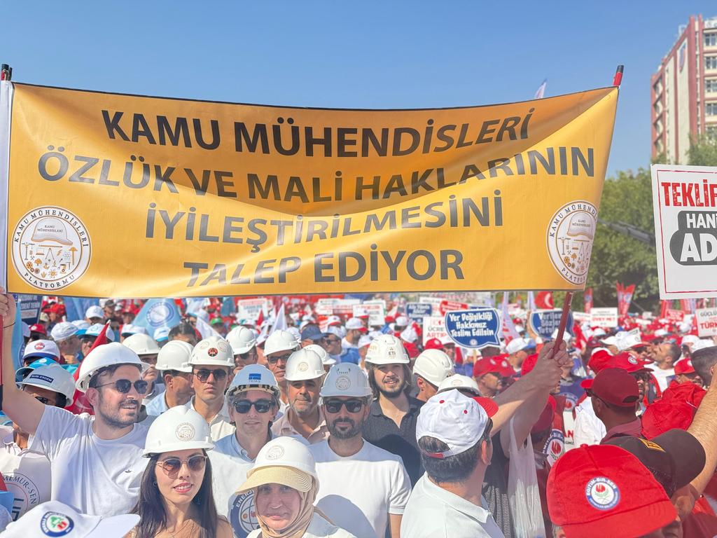 Kamu mühendisleri olarak yıllardır ülkemizin projelerini omuzlayan, teknik kararların riskini üstlenen, sahada ve masada yükü çeken meslek grubuyuz fakat hep görmezden gelinerek emeğimiz  değersizleştiriliyor. Bunu anlayamıyoruz.
#HerkeseVarMühendiseYok
#KamuMuhendisiYokSayılıyor