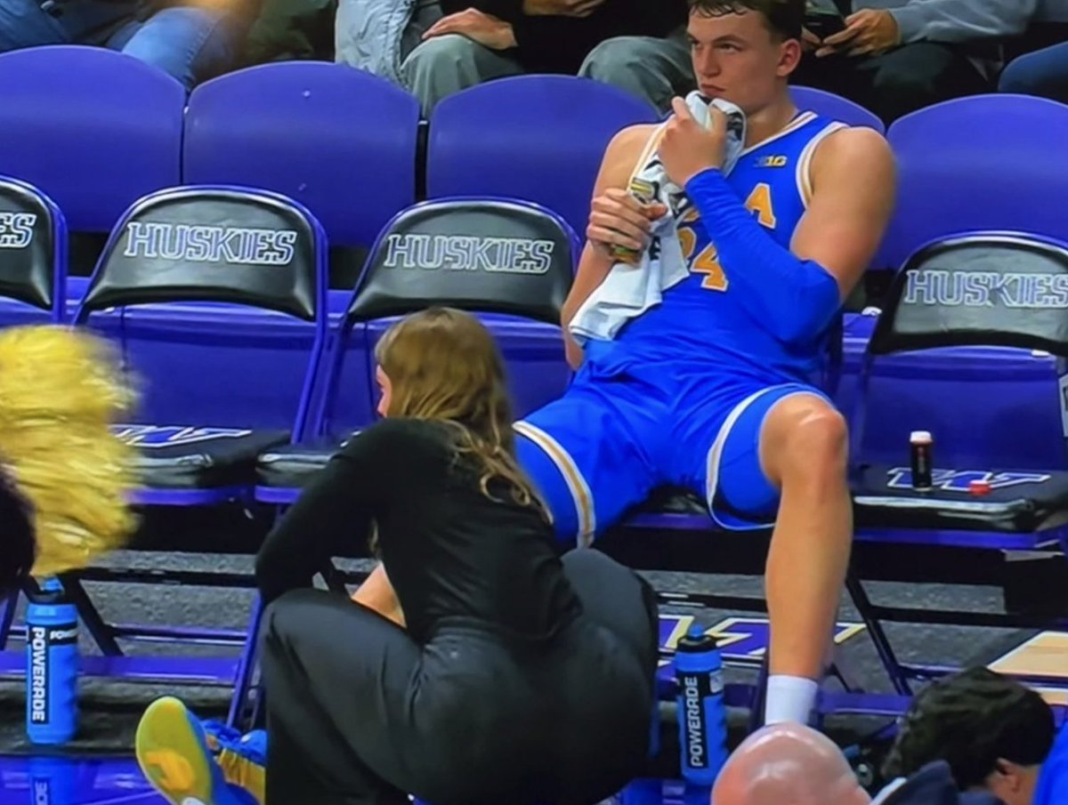 bet_105's tweet image. Bro is injured every game😂