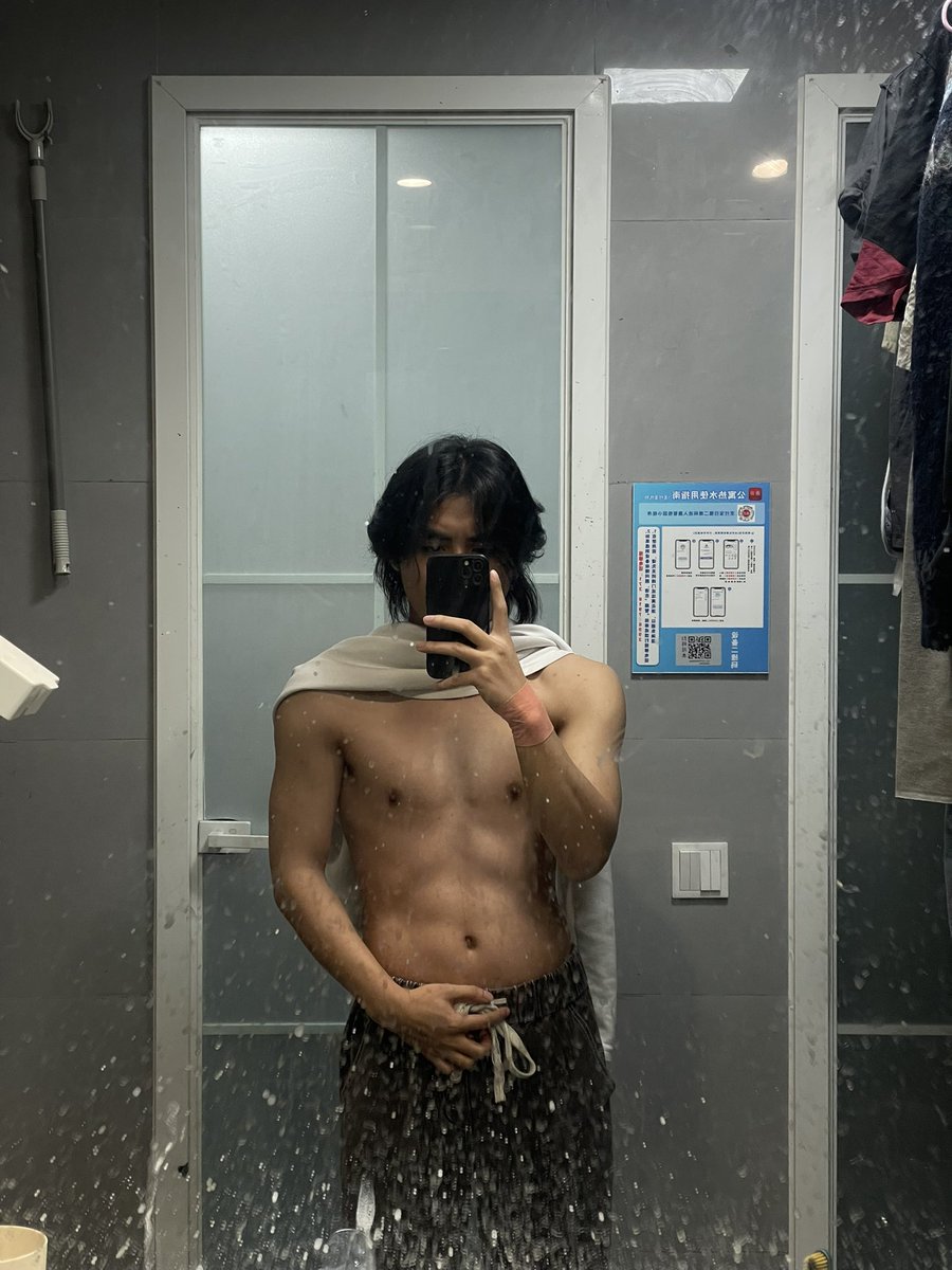 Iccccream7's tweet photo. 不知道发什么 随便发发 一些杂图 视频还是只能在评论区
#反差 #男大 #腹肌 #成都 #女性向 #肉棒 #射精 https://t.co/9KKzffJw9J