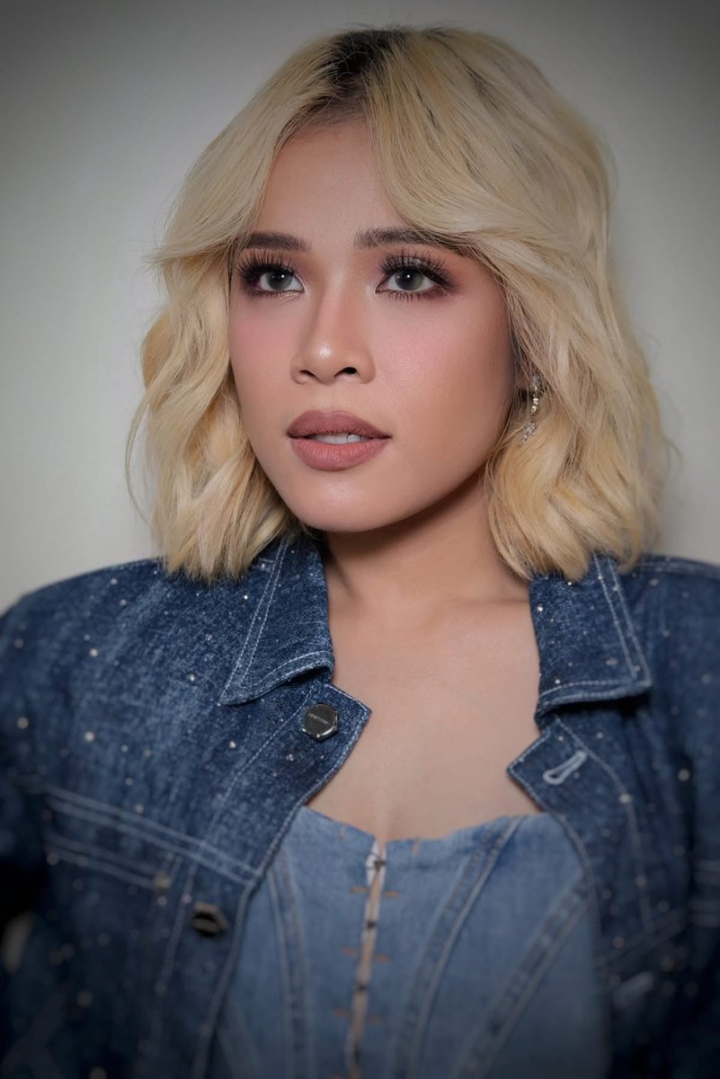 dailykdg's tweet photo. 251210 Her look last night for the ABS-CBN Christmas Special ✨

Makeup Artist • Ash Lei Bantilan
Hairstylist • Yuto A. Manuyag
Stylist • Ica Villanueva
 
🔗 https://t.co/q6Vqm75GMn https://t.co/YcZcWL6aq8
