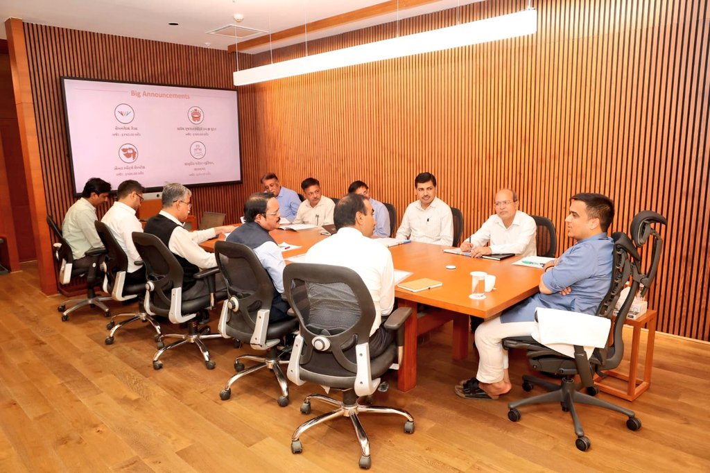 રાજ્યના પ્રત્યેક જિલ્લામાં પ્રવાસન સ્થળોના સર્વાંગી વિકાસ માટે રાજ્ય સરકારનો મહત્ત્વનો નિર્ણય...

મુખ્યમંત્રી શ્રી ભૂપેન્દ્રભાઈ પટેલના દિશાનિર્દેશ હેઠળ નાયબ મુખ્યમંત્રી શ્રી હર્ષભાઈ સંઘવીની અધ્યક્ષતામાં યોજાયેલી બેઠકમાં 'જિલ્લા પ્રવાસન વિકાસ સોસાયટી' (District Tourism Development