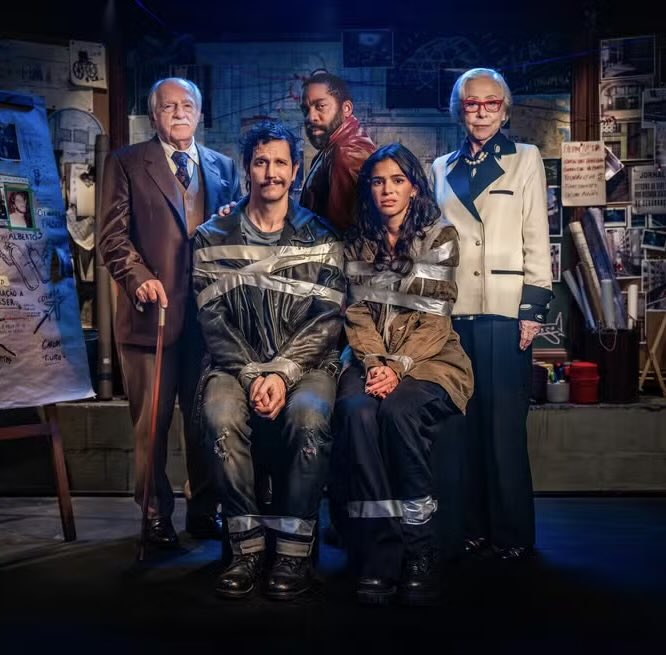 BrunaAccess's tweet photo. Bruna Marquezine, Fernanda Montenegro, Ary Fontoura, Vladimir Brichta e Lázaro Ramos em nova imagem promocional de Velhos Bandidos. https://t.co/JyP8p97QbP