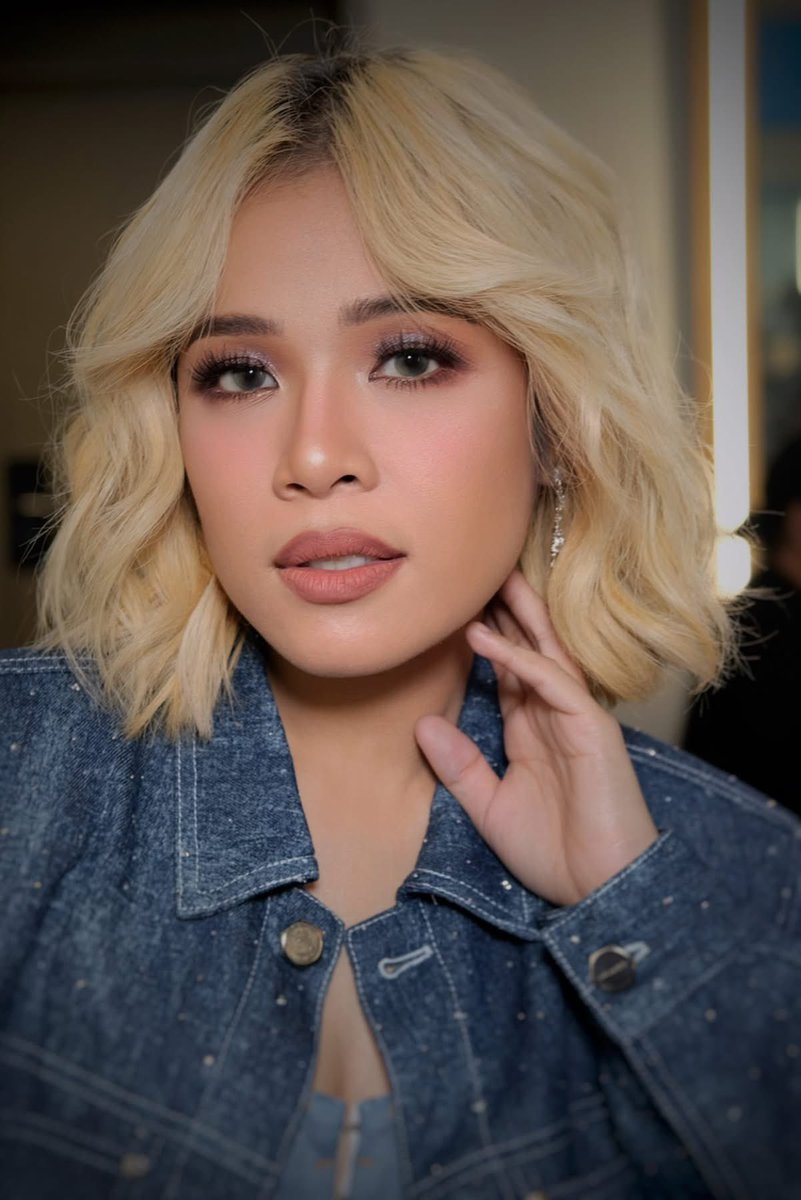 251210 Her look last night for the ABS-CBN Christmas Special ✨

Makeup Artist • Ash Lei Bantilan
Hairstylist • Yuto A. Manuyag
Stylist • Ica Villanueva
 
🔗 facebook.com/10003794496975…